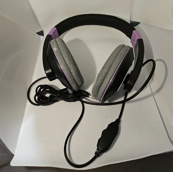 Disney iHome Over-the-Ear Headphones - Picture 6 of 10